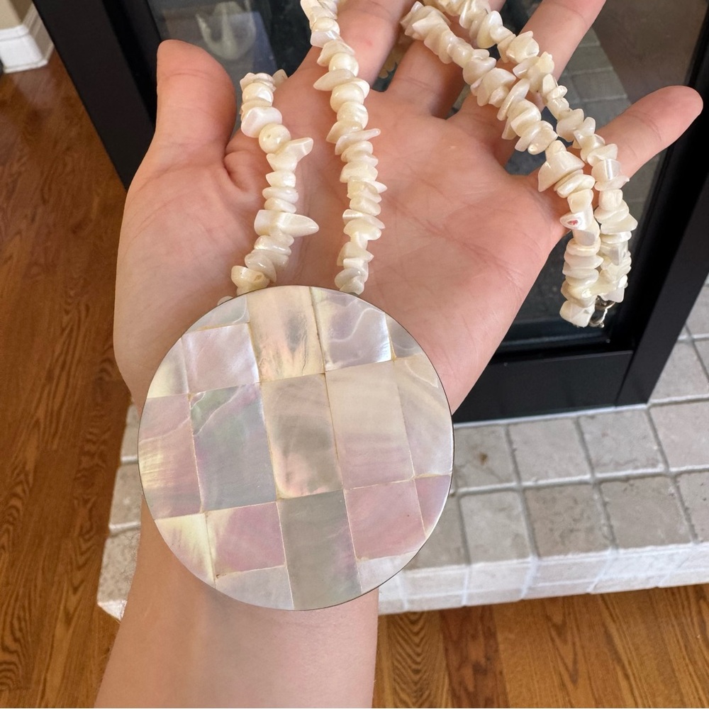 Mother Of Pearl Inlay Necklace Large Pendant Beaded Shell Strand - Picture 2 of 4